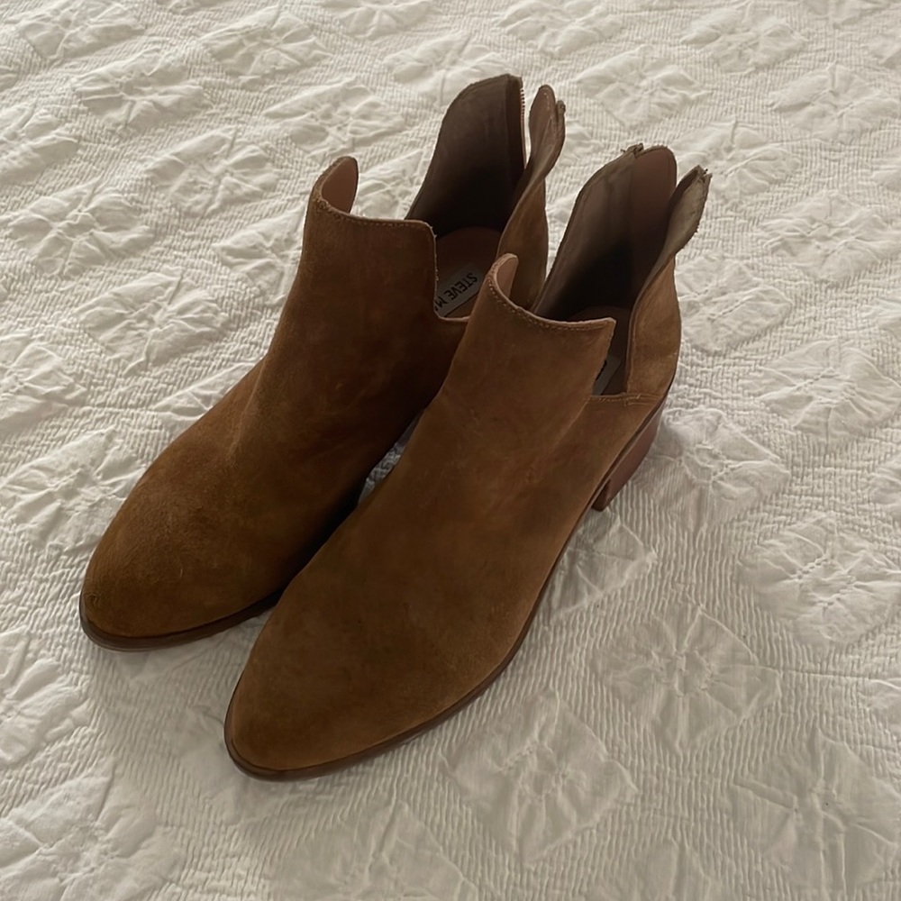 Steve Madden suede booties w/ zip back. Size 8.5 I think -size has rubbed off.